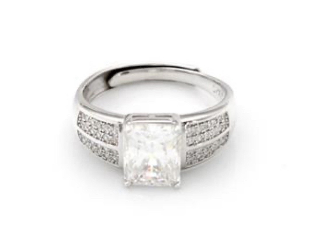 Exquisite Moissanite 925 SterlingSilver Engagement Ring AdjustableSize 3.00 CTW