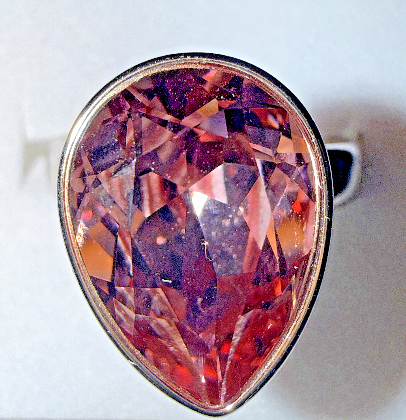 Gorgeous Women’s Swarovski Pink Pearl Shaped Ring Size 6.25