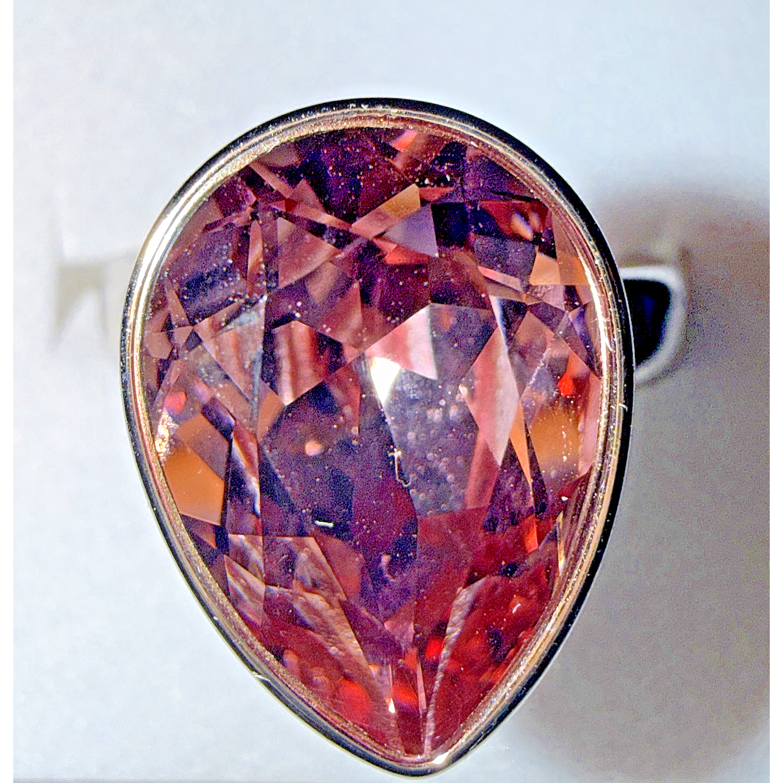 Gorgeous Women’s Swarovski Pink Pearl Shaped Ring Size 6.25