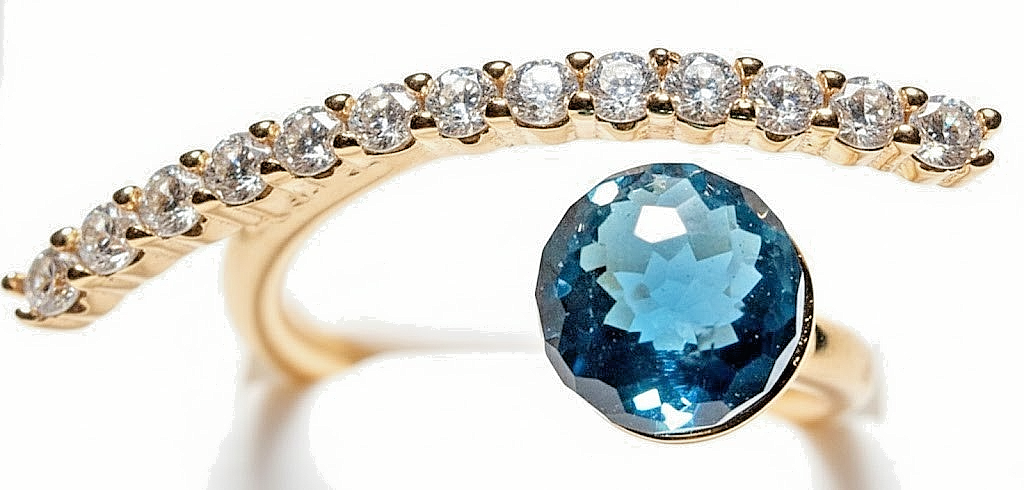 Swarovski Aurora Borealis Pearl Shaped Stone Goldstone Adjustable ring Size 6