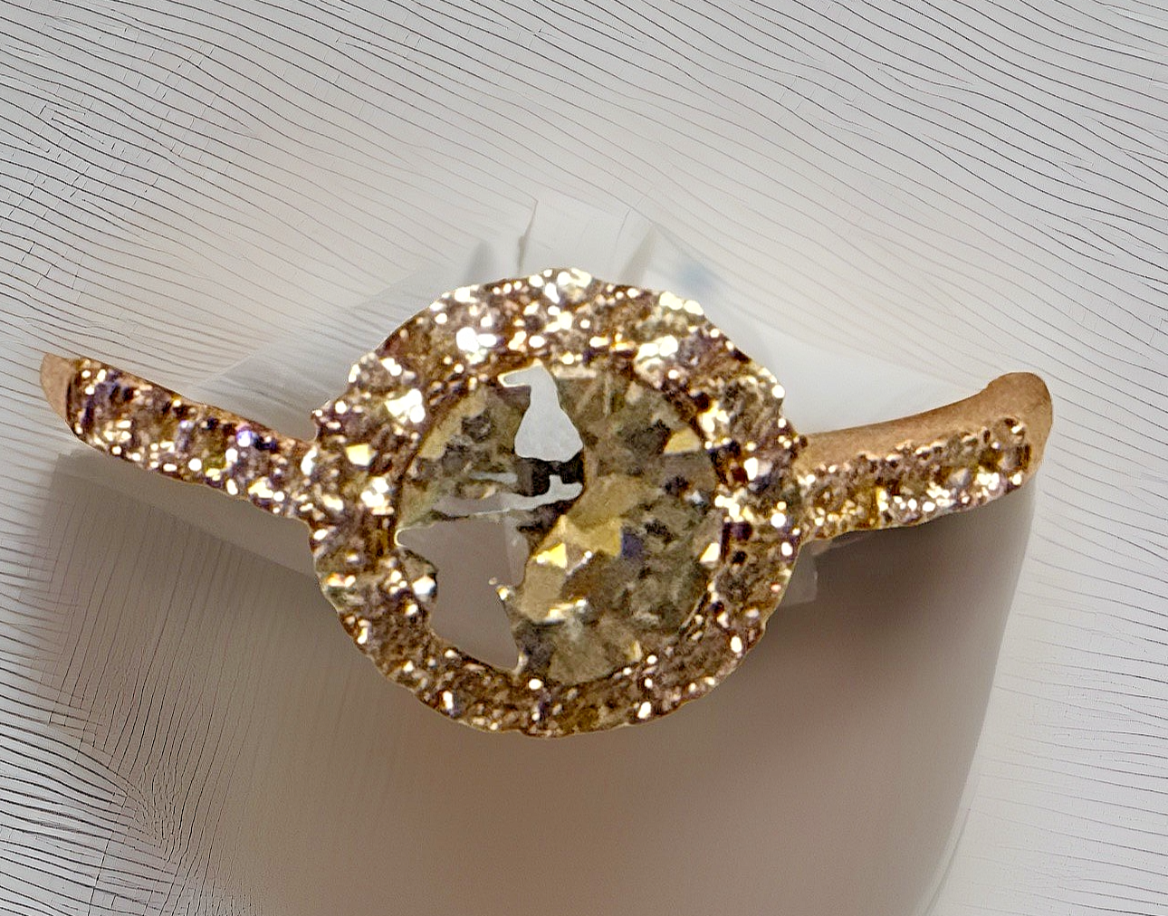 Gorgeous 1ct Swarovski gold tone round cut women’s ring size 6.5