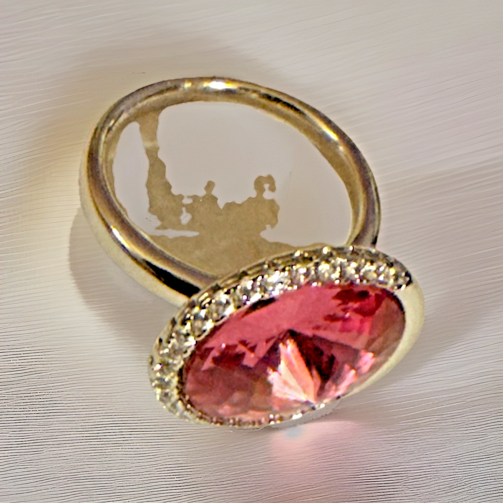 Gorgeous Women’s Swarovski Pink Ring Size 6.5